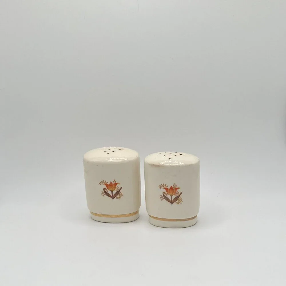Vintage Harker Bakerite 22k Gold Salt & Pepper Shakers Tulip 3.5